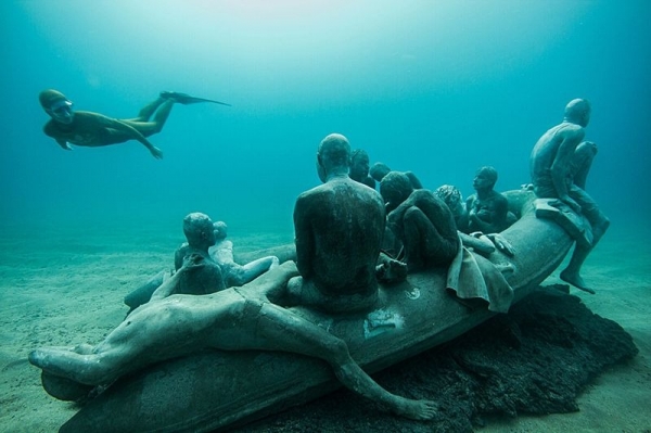 Первый подводный музей скульптур в Европе