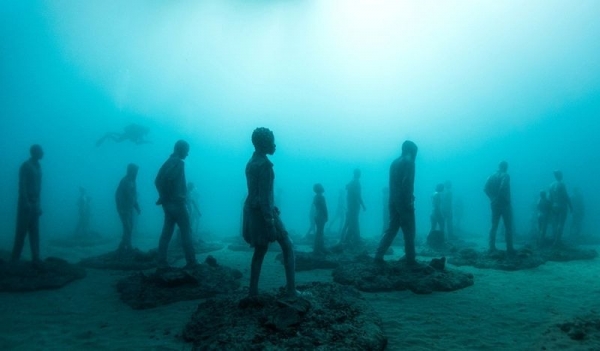 Первый подводный музей скульптур в Европе